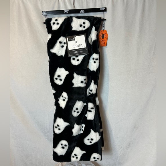 Black and white ghost throw blanket - Picture 2 of 3